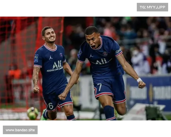 巴黎圣日耳曼亮相英格兰大战展现强大实力惊艳全场球迷赞叹不已 巴黎圣日耳曼亮相英格兰大战展现强大实力惊艳全场球迷赞叹不已