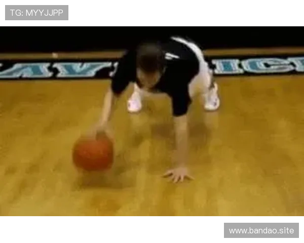 不会左手运球也能轻松掌握七个动作全面助你快速提升控球技巧能力 不会左手运球也能轻松掌握七个动作全面助你快速提升控球技巧能力