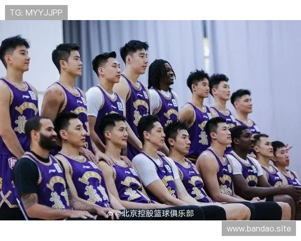 北控三人男篮亮相媒体公开课 杨皓喆领衔新阵容冲击2025超三联赛
