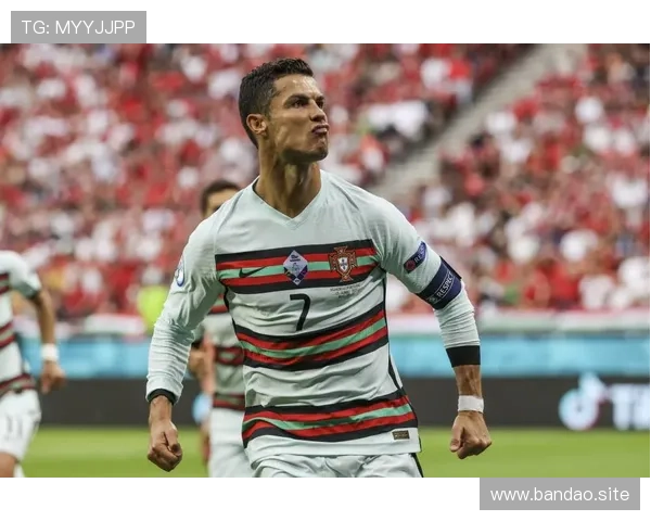 外星人罗纳尔多点赞珠江夜色引爆世俱杯开赛前广州热度持续飙升 外星人罗纳尔多点赞珠江夜色引爆世俱杯开赛前广州热度持续飙升